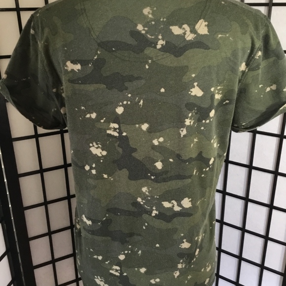 Men’s SM Hollister curved hem tee. Camo print. - Picture 3 of 6